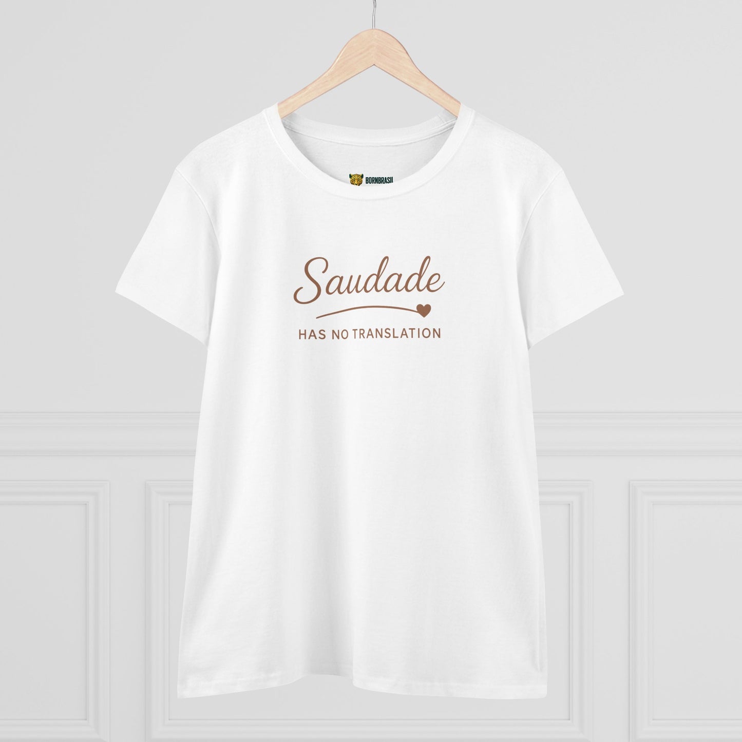 Camiseta Babylook Feminina “Saudade Has No Translation” – Identidade Brasileira | BornBrasil